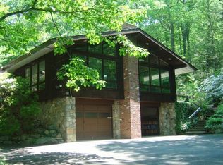 11 Woods Rd, Tuxedo Park, NY 10987