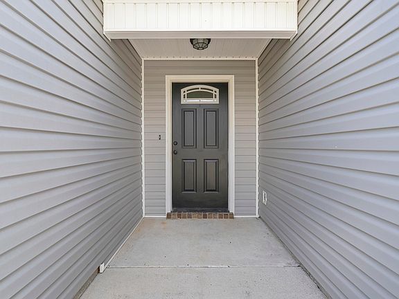 4th image of 213 Winsted Ct