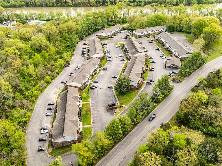 River Retreat Apartments — Photo 15