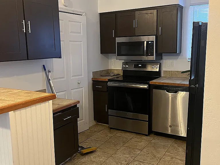 1563 Hancock Ln — Photo 8