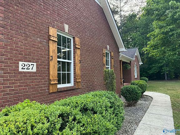 4th image of 227 SE Helms Rd