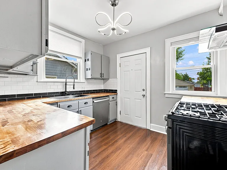 1220 Bird Ave — Photo 11