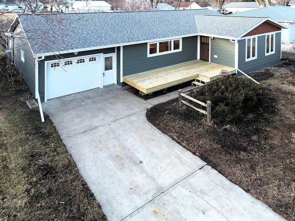 1st image of 104 Ormand Ave N