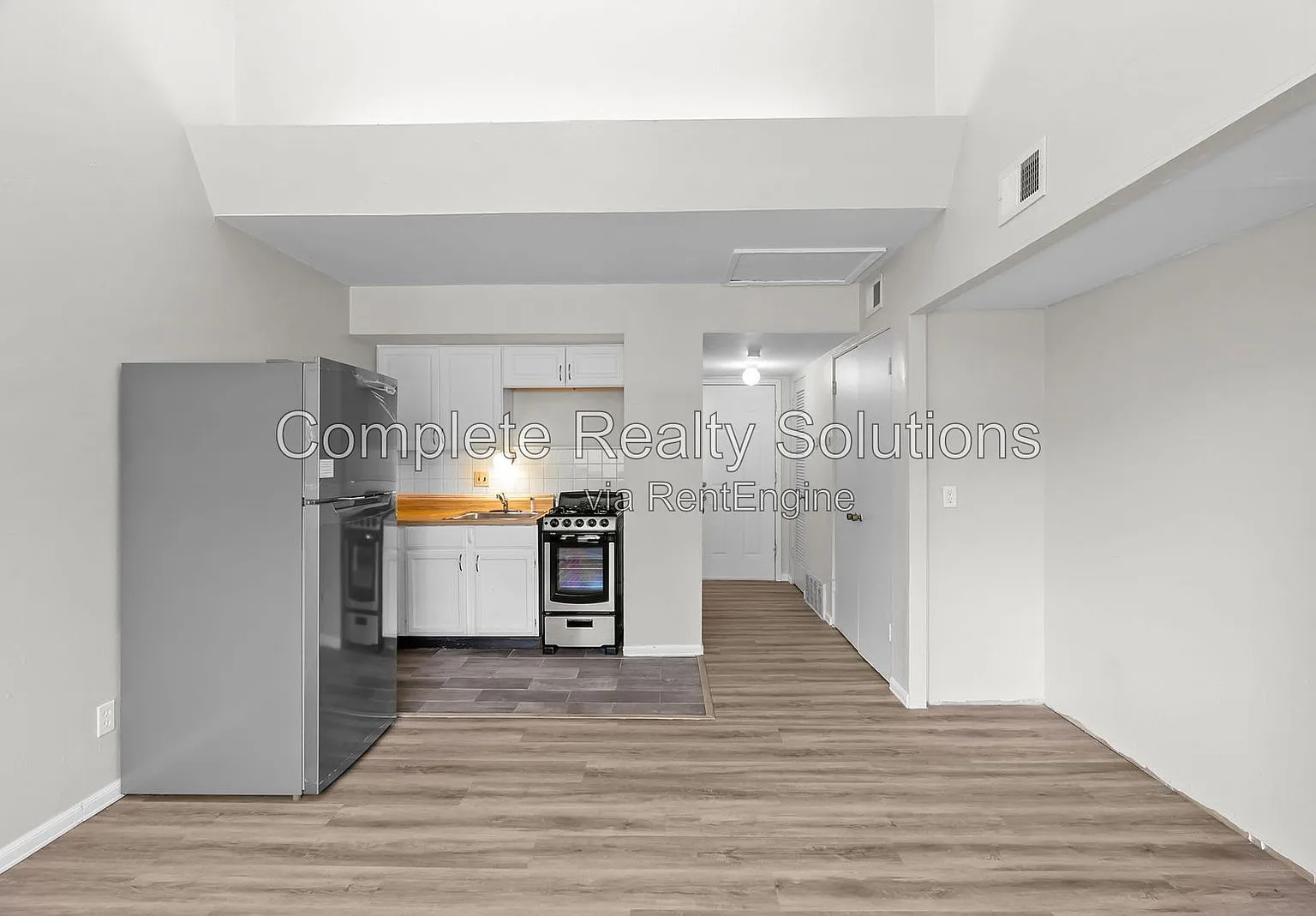 Studio, 1.0 bath, 675 sqft, $700 — Photo 4
