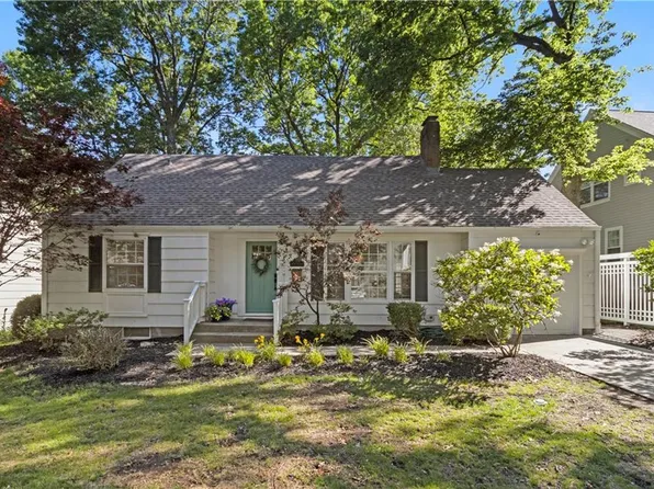 4427 W 70th Ter, Prairie Village, KS 66208