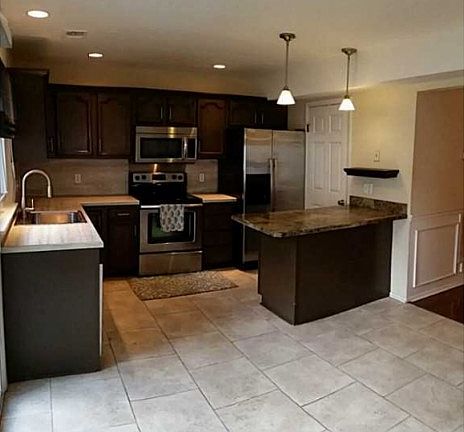 4th image of 689 Orangewood Dr