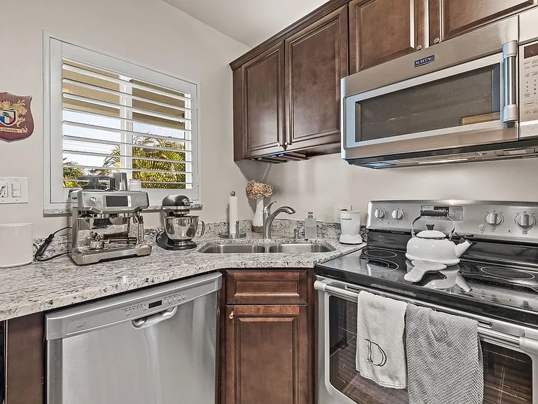 410 12th Ave NE #8 — Photo 31