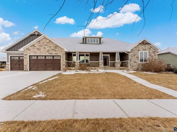 7317 S Elmstead Cir, Sioux Falls, SD 57108