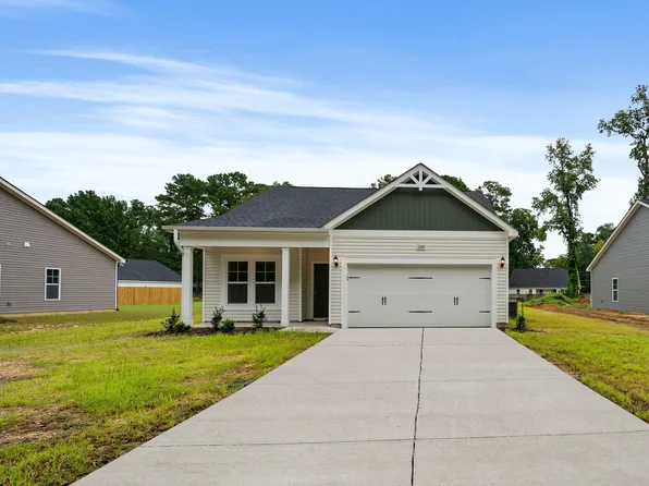 208 Washington St, Parkton, NC 28371