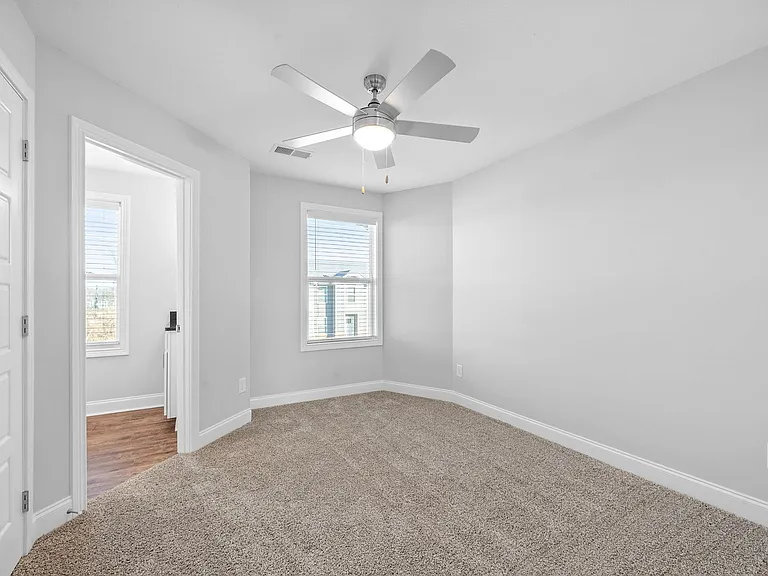919 Martin St #E — Photo 18