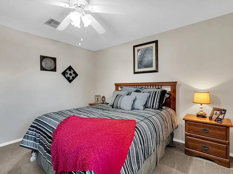 Sunlake Apartments — Photo 16