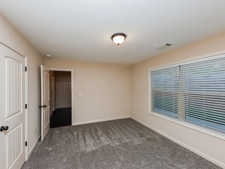 104 Skylar Ct — Photo 12