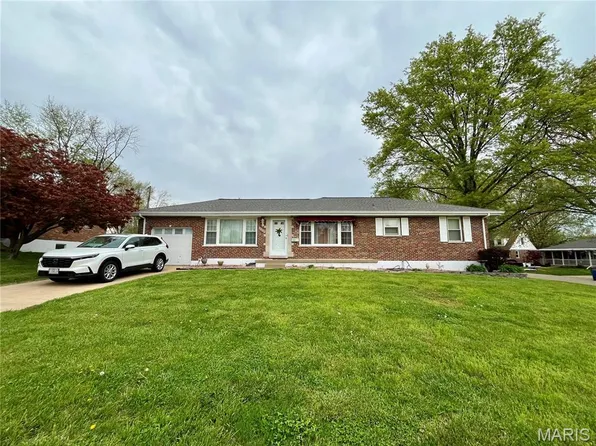 8911 Blackpool Dr, Saint Louis, MO 63123