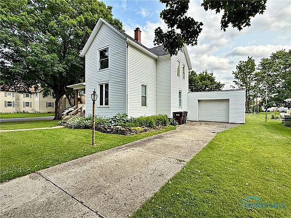 2nd image of 125 W Davis St
