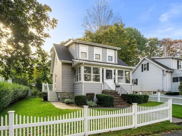 61 Hawthorne St, Norwood, MA 02062