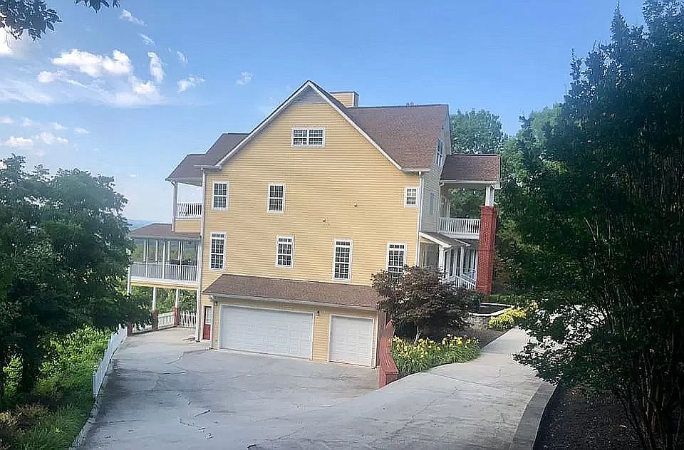 2nd image of 6607 Fairview Rd
