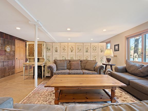 3rd image of 909 N Brookfield Rd #2