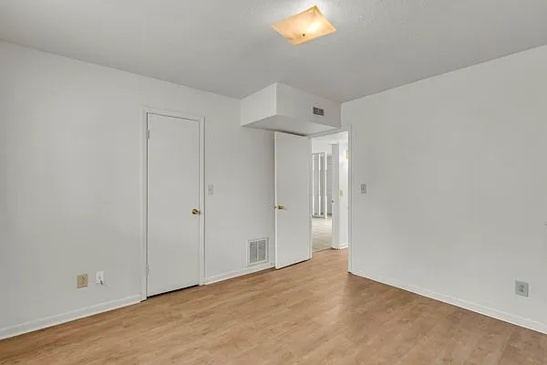 419 10th St S #7 — Photo 9