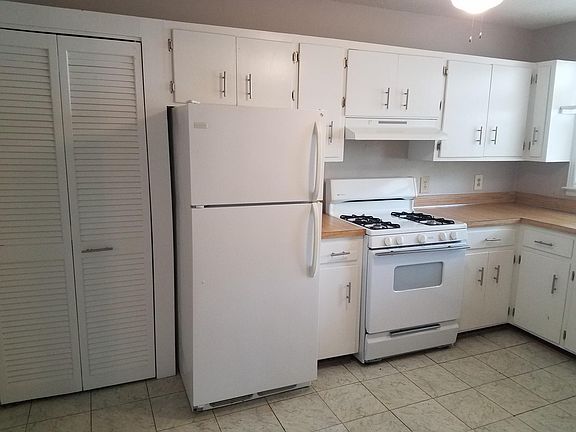 4th image of 2921 Earlewood Dr APT C
