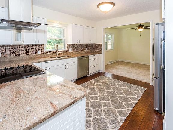 4th image of 5545 Oakmont Dr