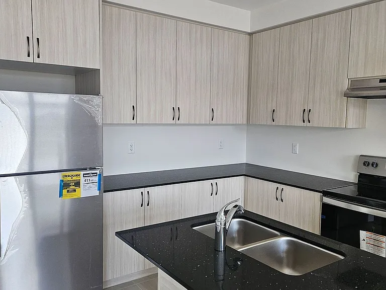 1079 Cameo St — Photo 9