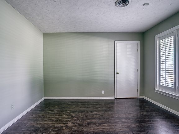 5th image of 6204 Knoxville Dr
