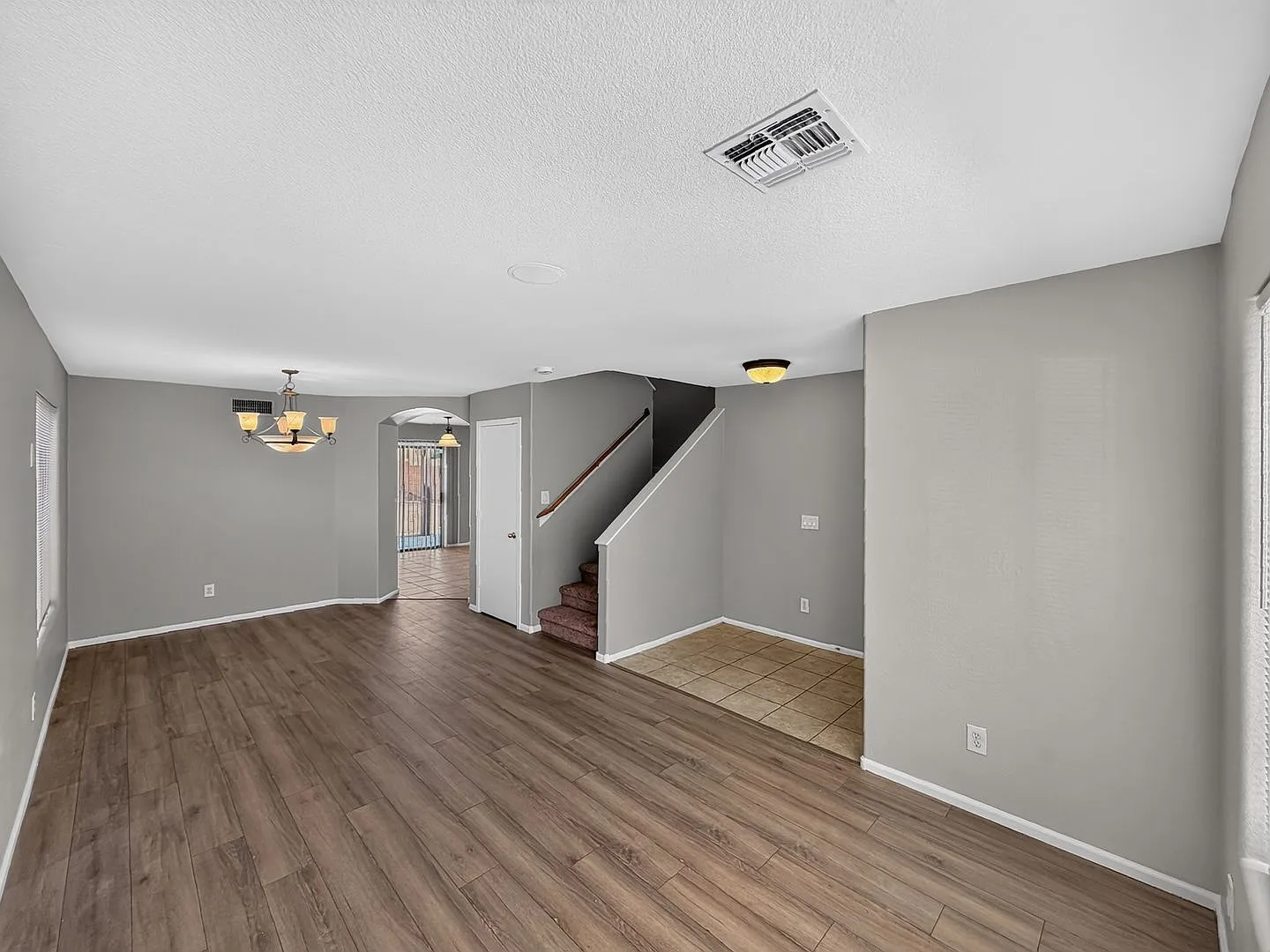 Beautiful 4 Bdrm 2.5 Ba Home In Johnson Ranch With Golf Course And 2 Community Pools — Photo 4