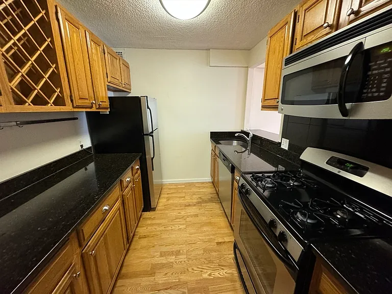 33 Pond Ave #1014 — Photo 4