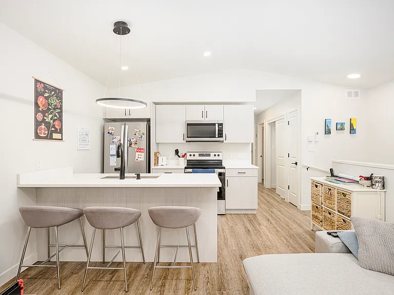 1034 A Clarence Ave — Photo 27