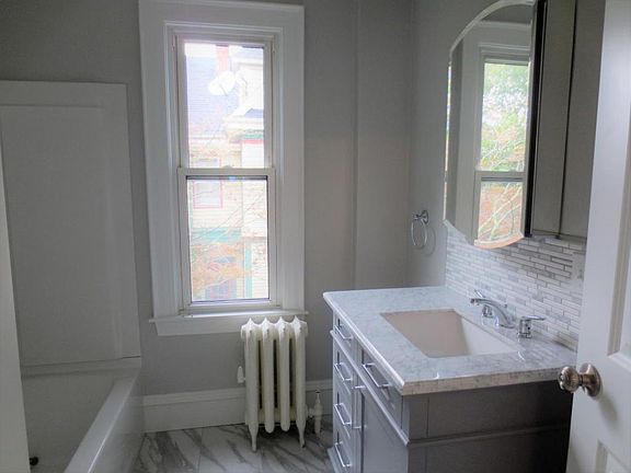 4th image of 678 Hanover St
