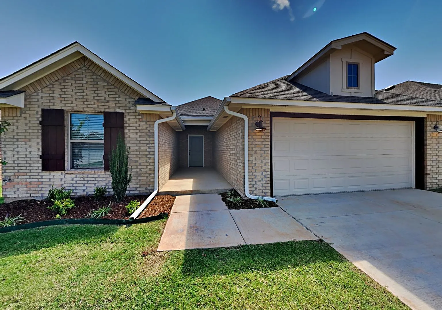 Very Nice 4 Bedroom 2 Bath Home in Yukon Schools — Photo 1