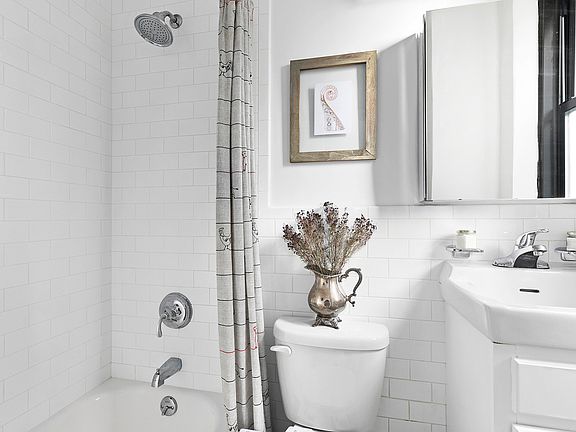 5th image of 245 E 72nd St APT 3H