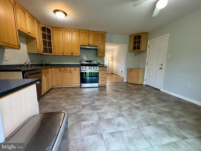 13203 Hampshire Ct — Photo 9