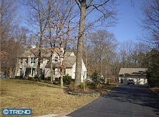 12 Edgewood Rd, Sicklerville, NJ 08081