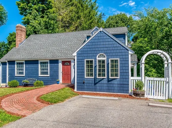 51 Dwight St, Dedham, MA 02026