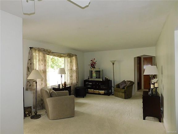4th image of 10161 Mueller Ct