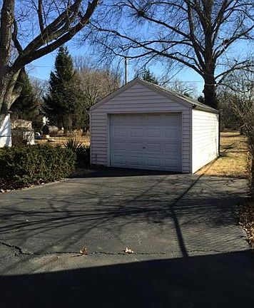 4th image of 6 Duchesne Dr