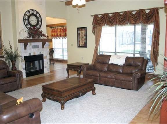 2nd image of 604 Continental Dr