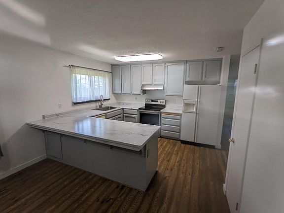 Big kitchen, lots of cabinets and storage