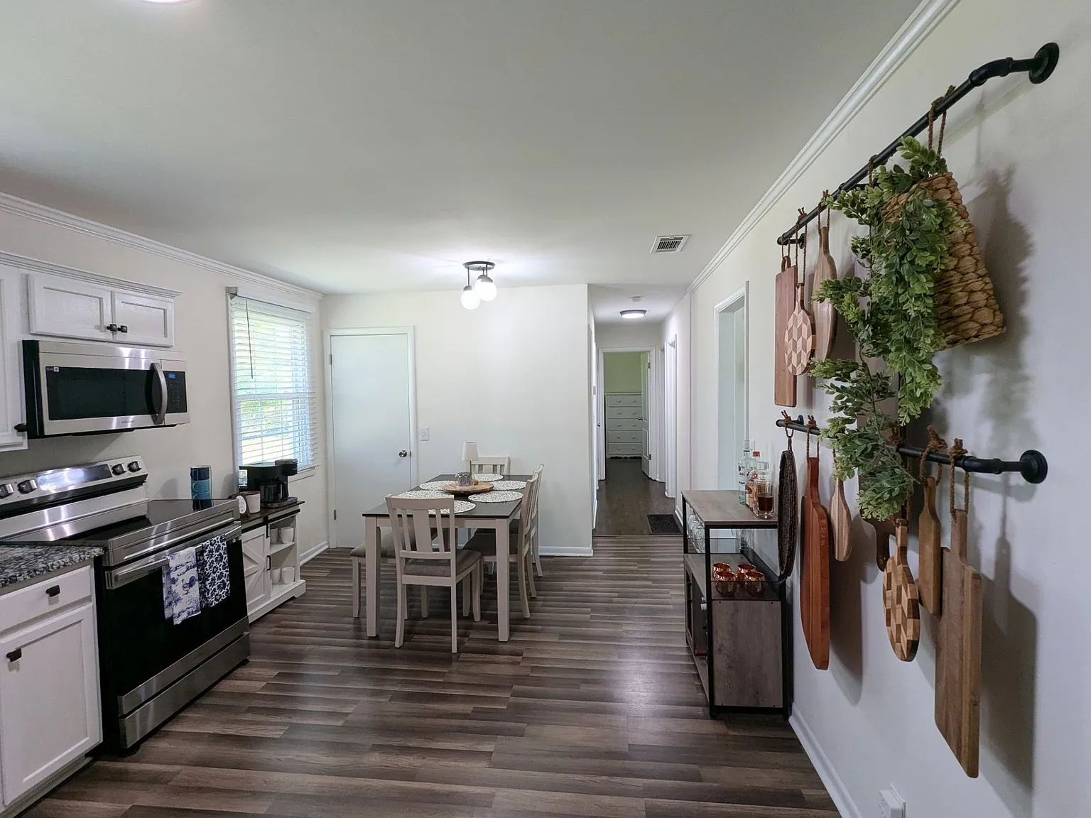 3 bed, 1300 sqft, $1,850 — Photo 3