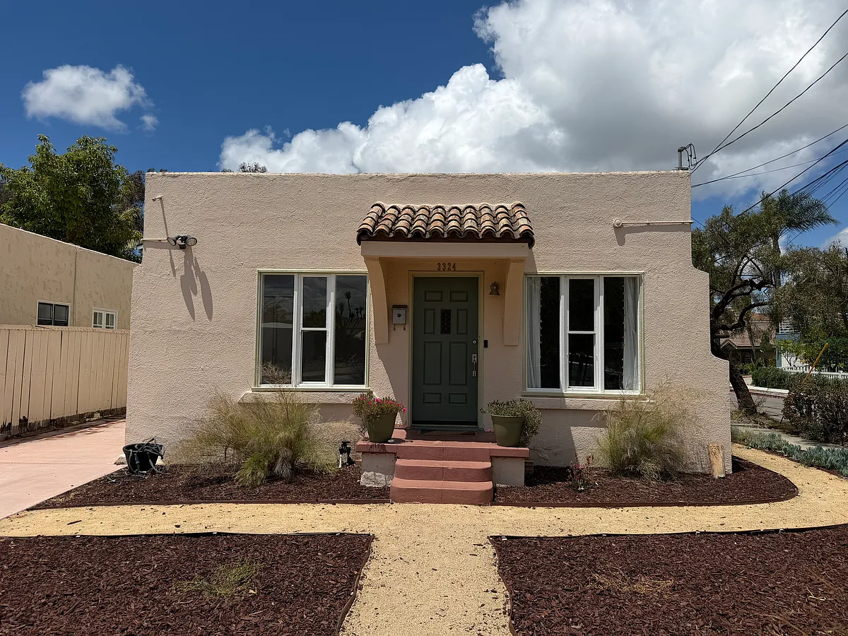 Building Photo - 3324 N Mountain View Dr