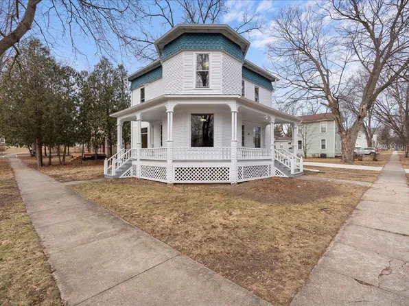 33 S 3rd St, Evansville, WI 53536
