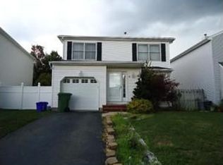 4 Tanbark Dr, Parlin, NJ 08859