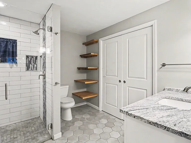 1430 Rossdale Dr — Photo 17