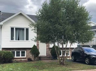 32 Withrod Dr, Halifax, NS B3N1A8