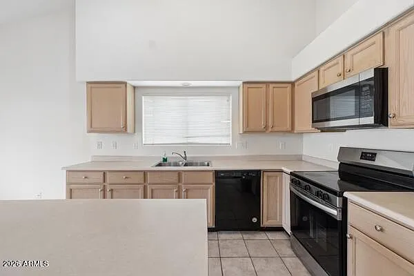 13364 W Wilshire Dr — Photo 10