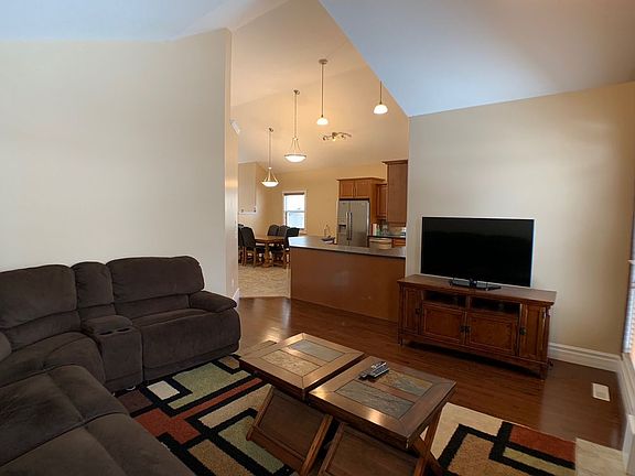 3rd image of 145A Mayflower Cres