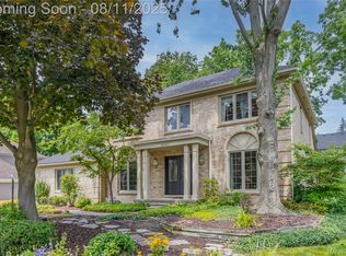38982 Plumbrook Dr, Farmington Hills, MI 48331