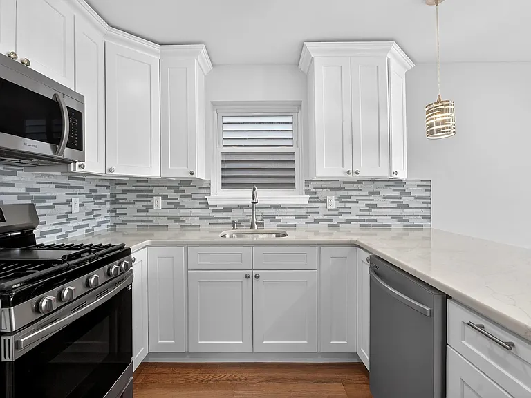 40 E 5th St #2 — Photo 5