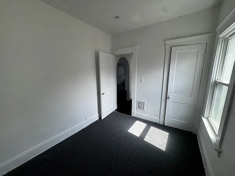 880 Stevenson Rd Cleveland, Oh. 44110 — Photo 17